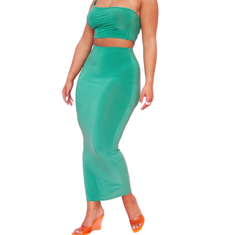 NWT PrettyLittleThing Shape Green Long Maxi Slinky Midaxi Skirt Plus Size 14 !